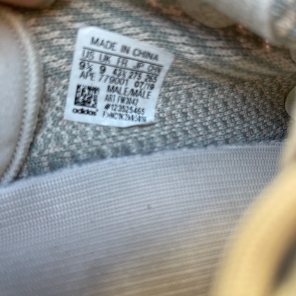 Yeezy 350 V2 | GUC | Size 9.5 | 779001 | No Box - Picture 10 of 12